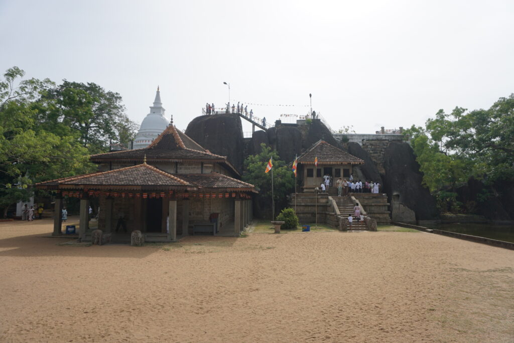 Exterior of Isurumuniya